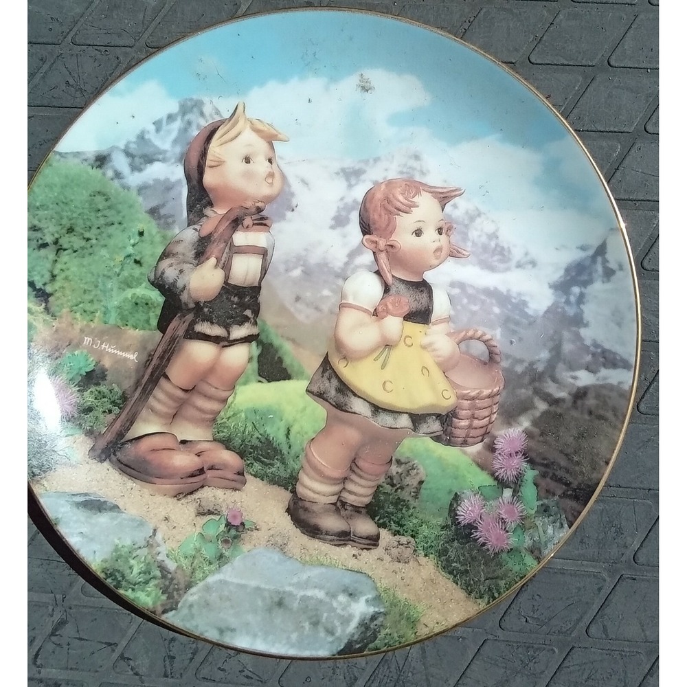 MJ Hummel Little Explorers Little Companions Danbury‎ Mint Plate 1990 A1343